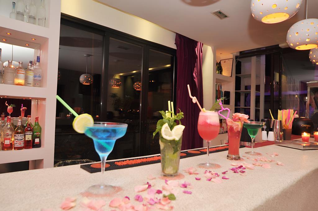 Cesar Resort & Spa Marakeş Dış mekan fotoğraf Cocktails at a bar